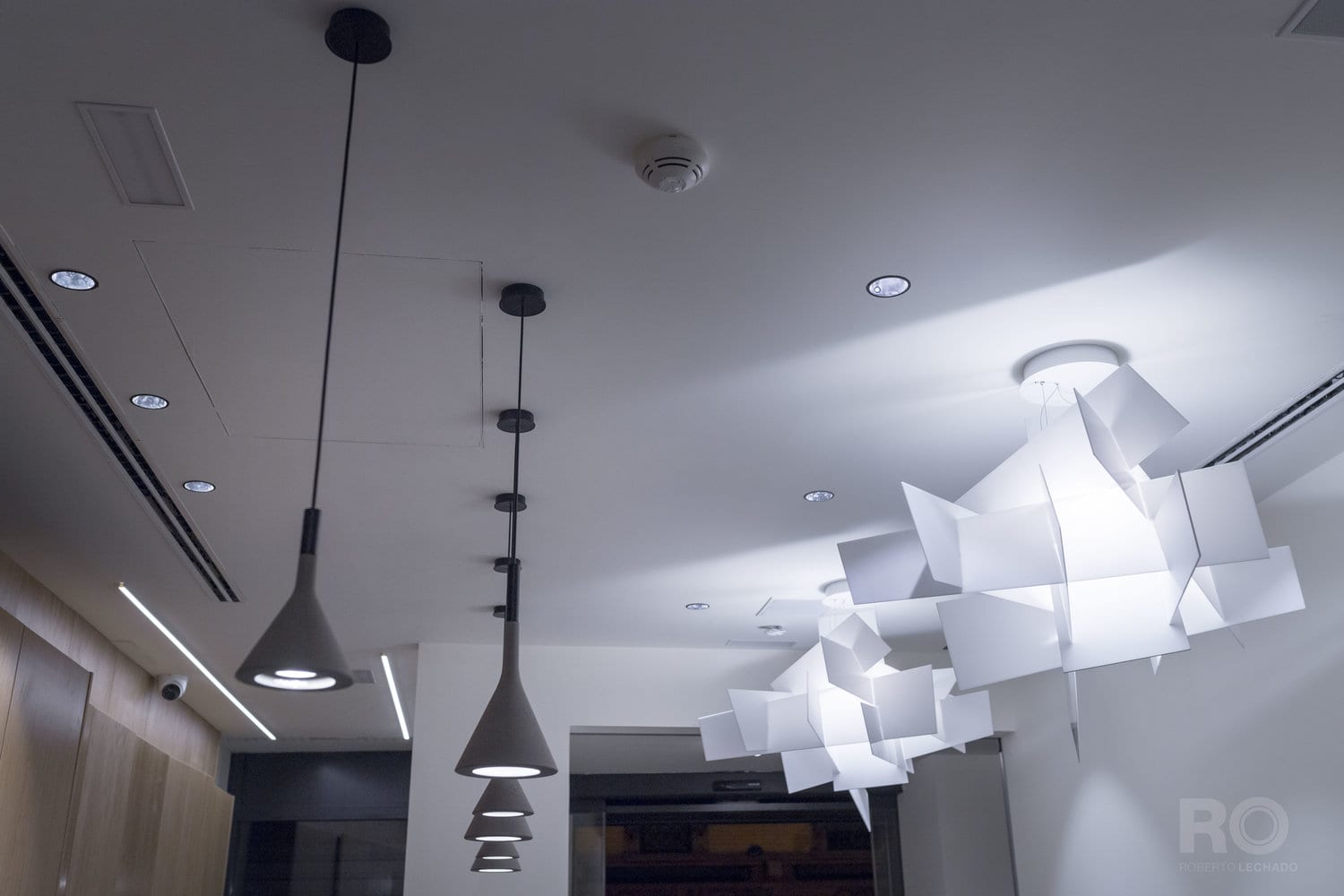 Proyecto de iluminación, lámparas suspendidas en Hotel Pompaleo, Pamplona