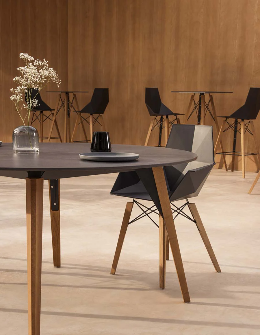 silla faz madera brazos ambiente 2