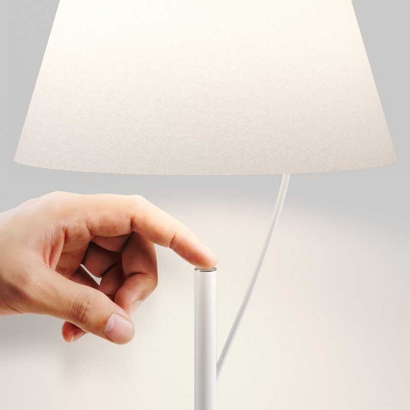 lampara de pie hover ambiente 2